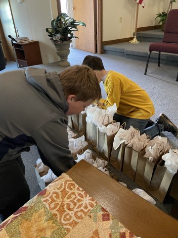Students packing Thanksgiving bags to share with community members.